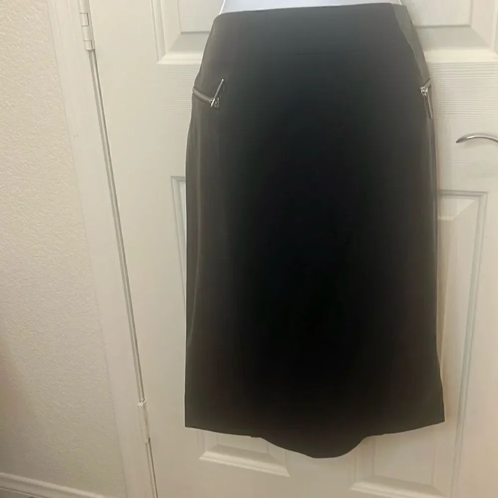 Michael Kors Skirt Size 10 Black Basics Leather Slimming Midi Silver Hardware - Picture 1 of 13